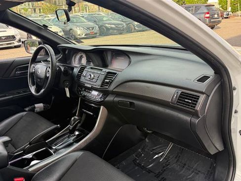 Used 2017 Honda Accord Sport image 15