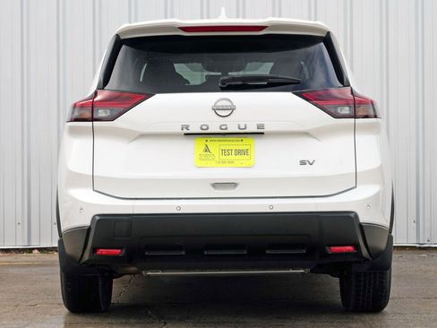 Used 2024 Nissan Rogue SV image 10