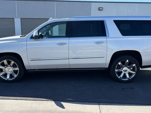 Used 2016 Cadillac Escalade ESV Premium image 2