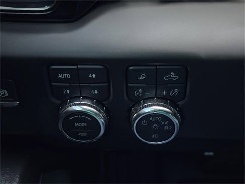 Used 2024 GMC Sierra 1500 AT4X image 18