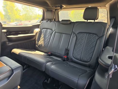 Used 2022 Jeep Grand Wagoneer Series III w/ Rear Seat Video Group 1 AWD/4WD image 24