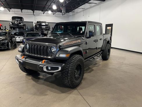 Used 2025 Jeep Gladiator Sport image 7