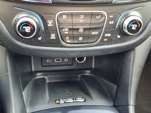 Used 2020 Chevrolet Equinox Premier image 19