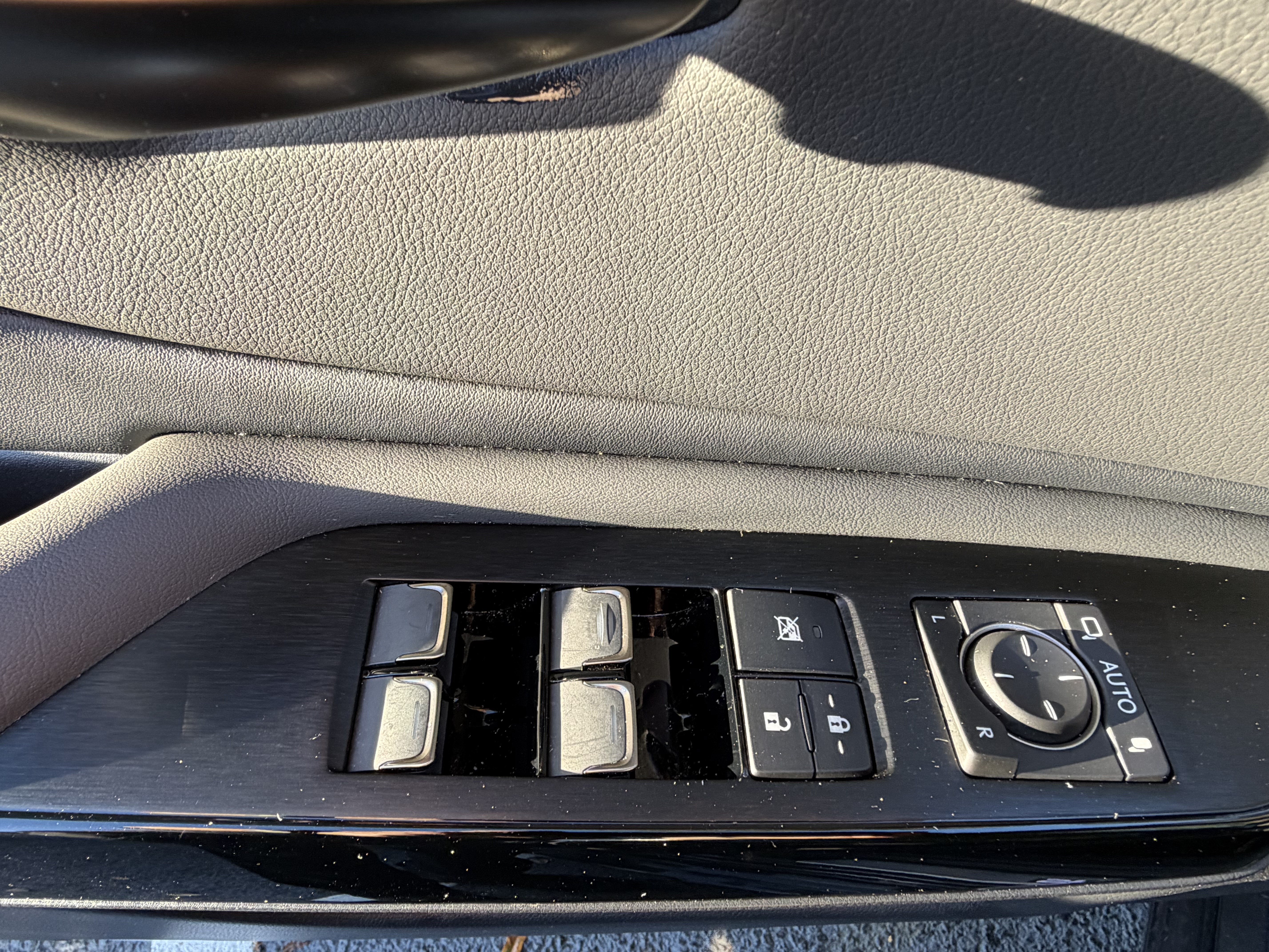 Certified 2025 Lexus ES 350 w/ Premium Package FWD image 14