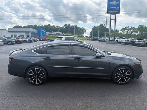 Used 2023 Honda Accord Touring image 11