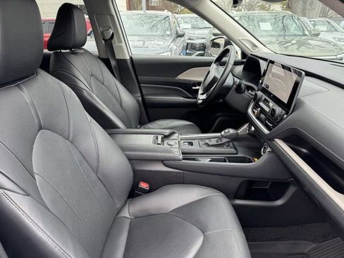 Used 2024 Toyota Grand Highlander Limited image 31
