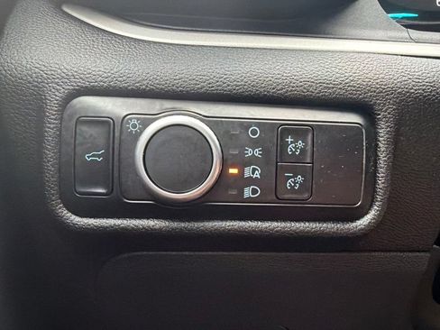 Used 2023 Ford Explorer XLT AWD/4WD image 37