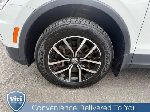 Used 2021 Volkswagen Tiguan SE w/ Panoramic Sunroof Package image 12