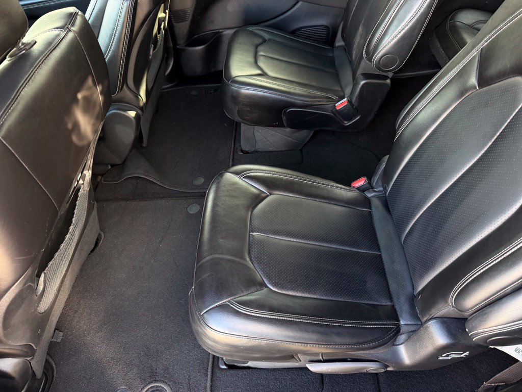 Used 2025 Chrysler Pacifica Select FWD image 12