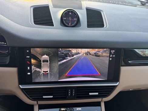 Used 2023 Porsche Cayenne image 18