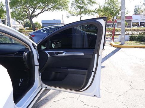 Used 2020 Ford Fusion SE FWD image 22