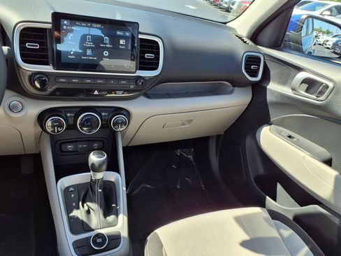 Used 2025 Hyundai Venue SEL FWD image 3