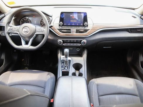 Used 2025 Nissan Altima 2.5 SV FWD image 6