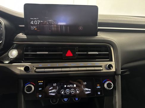Used 2025 Genesis G70 2.5T RWD image 11