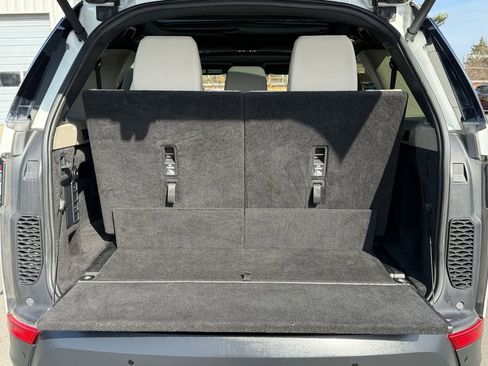Used 2019 Land Rover Discovery SE image 27