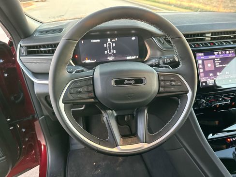 New 2025 Jeep Grand Cherokee L Altitude image 14