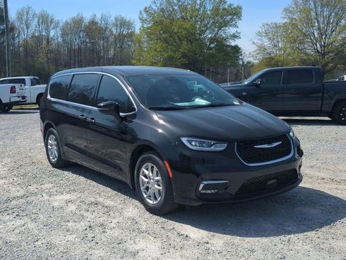 New 2026 Chrysler Pacifica Select image 7