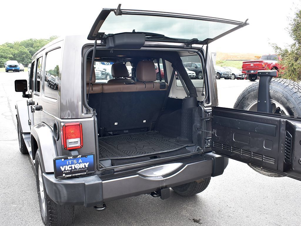 Used 2016 Jeep Wrangler Unlimited Sahara w/ Connectivity Group AWD/4WD image 27