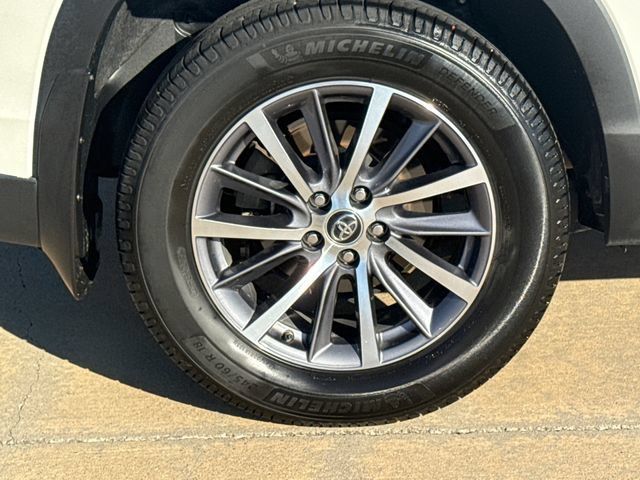 Used 2018 Toyota Highlander XLE AWD/4WD image 9