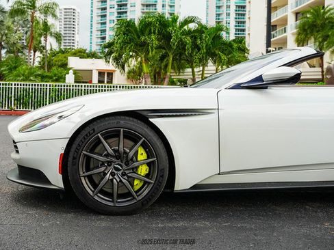 Used 2019 Aston Martin DB11 Volante image 4