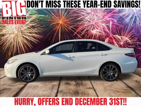 Used 2016 Toyota Camry SE image 3