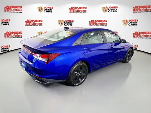 Certified 2021 Hyundai Elantra SEL w/ Convenience Package FWD image 16