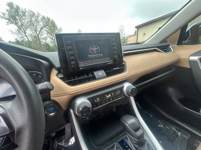 Used 2021 Toyota RAV4 XLE AWD/4WD image 20