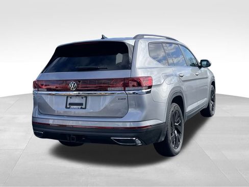 Certified 2025 Volkswagen Atlas SE w/ Black Wheel Package image 4