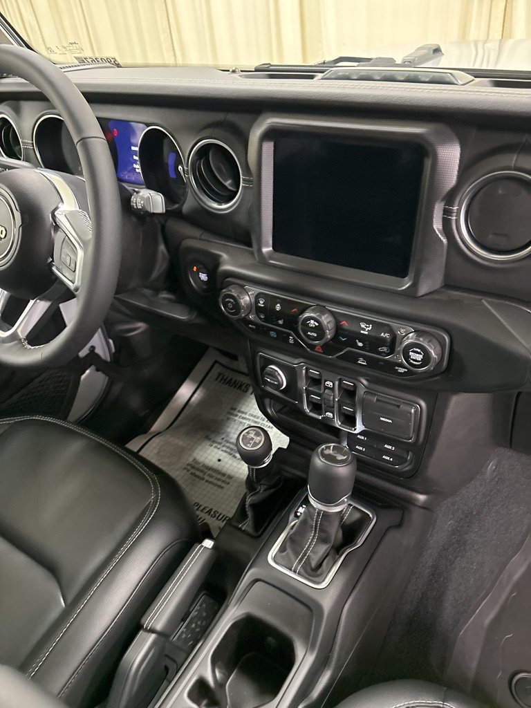 Used 2023 Jeep Wrangler Unlimited Sahara w/ Cold Weather Group AWD/4WD image 35