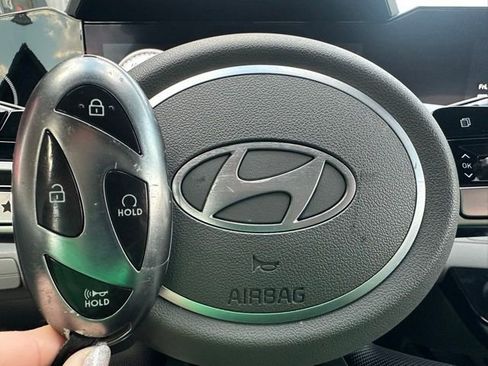 Used 2024 Hyundai Elantra SEL image 48