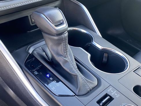 Certified 2025 Toyota Highlander XSE image 12