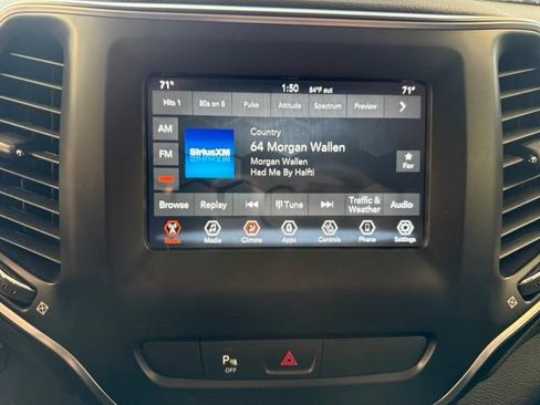 Used 2019 Jeep Cherokee Latitude Plus AWD/4WD image 10