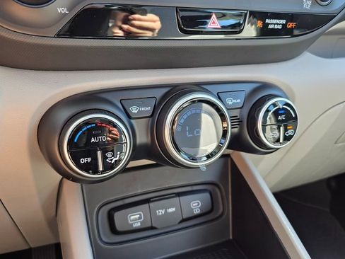 New 2025 Hyundai Venue SEL image 28