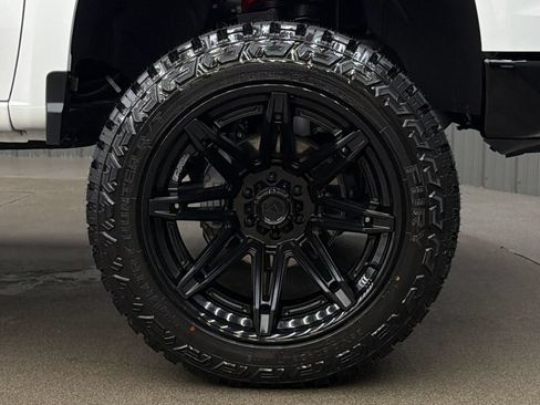 Used 2025 Chevrolet Silverado 1500 LT Trail Boss w/ Convenience Package II AWD/4WD image 9