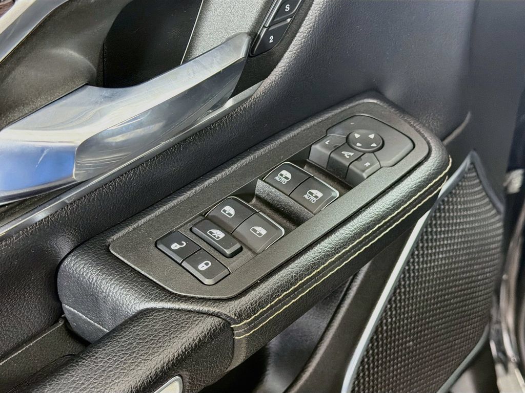 Used 2025 RAM 1500 Laramie w/ Sport Appearance Package AWD/4WD image 19