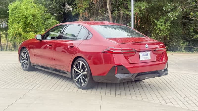 Used 2026 BMW 530i w/ M Sport Package RWD image 4