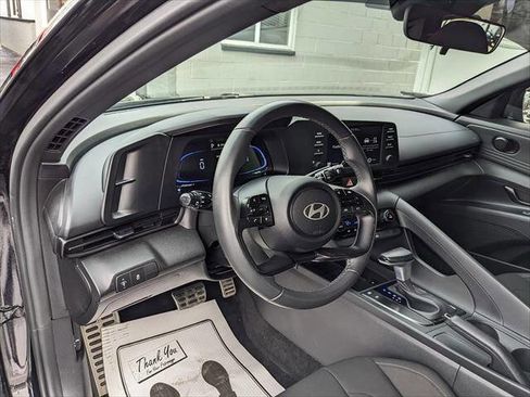 Used 2025 Hyundai Elantra Sport image 9