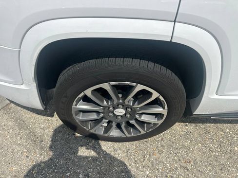 Used 2021 GMC Acadia Denali w/ Denali Technology Package FWD image 17
