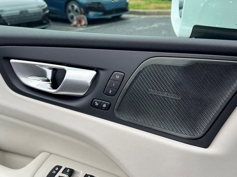 Certified 2022 Volvo XC60 B5 Inscription w/ Advanced Package image 37