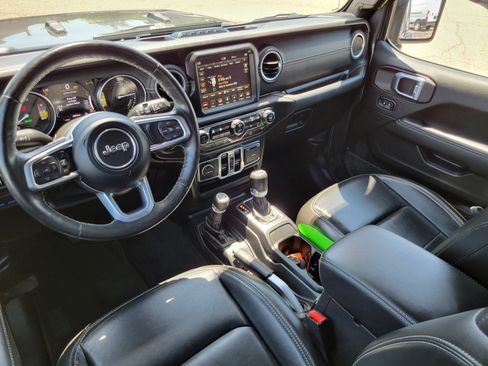 Used 2021 Jeep Wrangler Unlimited Sahara w/ Cold Weather Group AWD/4WD image 18