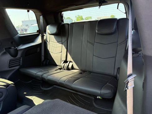 Used 2020 Cadillac Escalade Platinum image 10