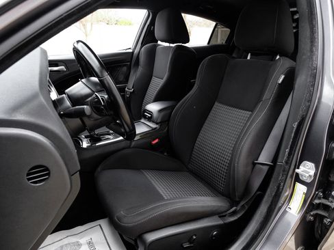 Used 2022 Dodge Charger R/T w/ Blacktop Package image 40