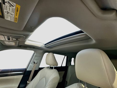 Used 2020 Toyota Highlander Limited FWD image 23