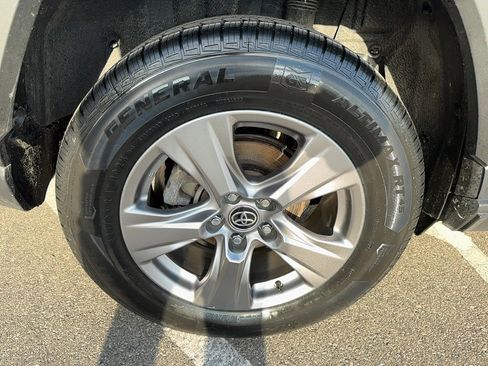 Used 2022 Toyota RAV4 XLE image 13