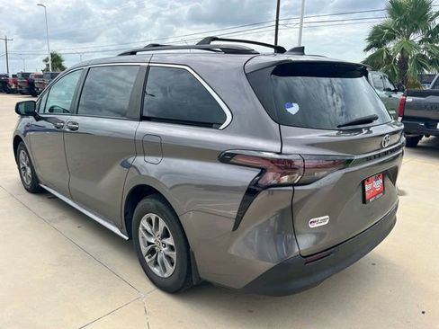 Used 2023 Toyota Sienna LE FWD image 4