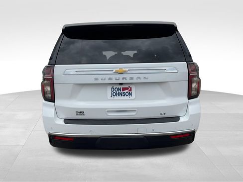 Certified 2022 Chevrolet Suburban LT w/ Luxury Package AWD/4WD image 28