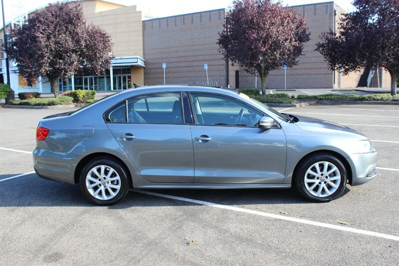 Used 2012 Volkswagen Jetta SE FWD image 5