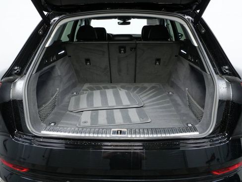 Used 2023 Audi e-tron Premium image 27