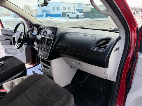 Used 2012 Dodge Grand Caravan SXT image 21