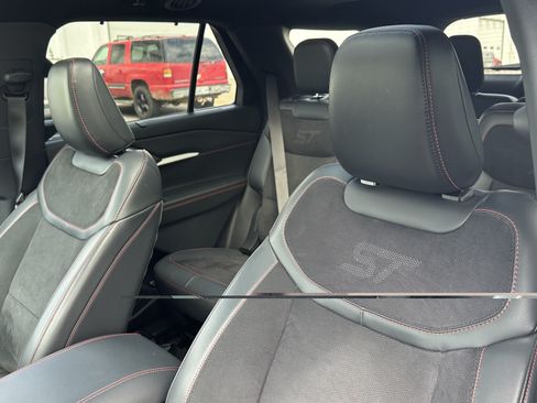 Used 2025 Ford Explorer ST AWD/4WD image 18